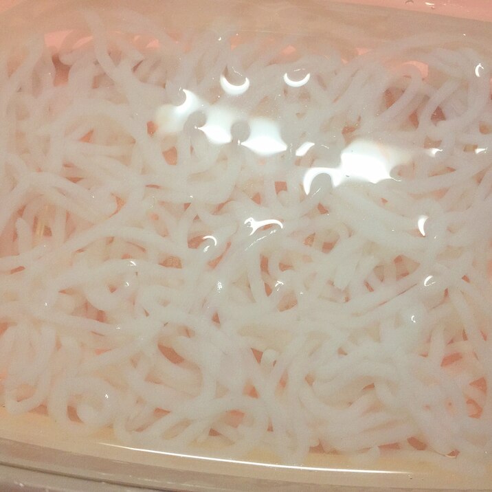 白滝 こんにゃく の湯がきアク抜きはレンジで簡単 レシピ 作り方 By Sachipuri 楽天レシピ